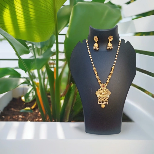 Red and white Kundan Necklace set