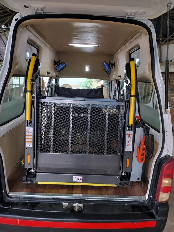 Hydraulic Wheelchair Lift