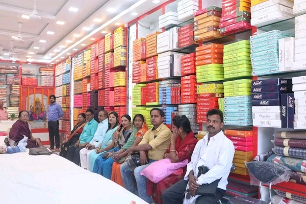 Satyam Shivam Vastra Vikreta