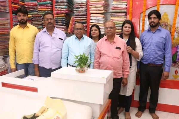 Satyam Shivam Vastra Vikreta