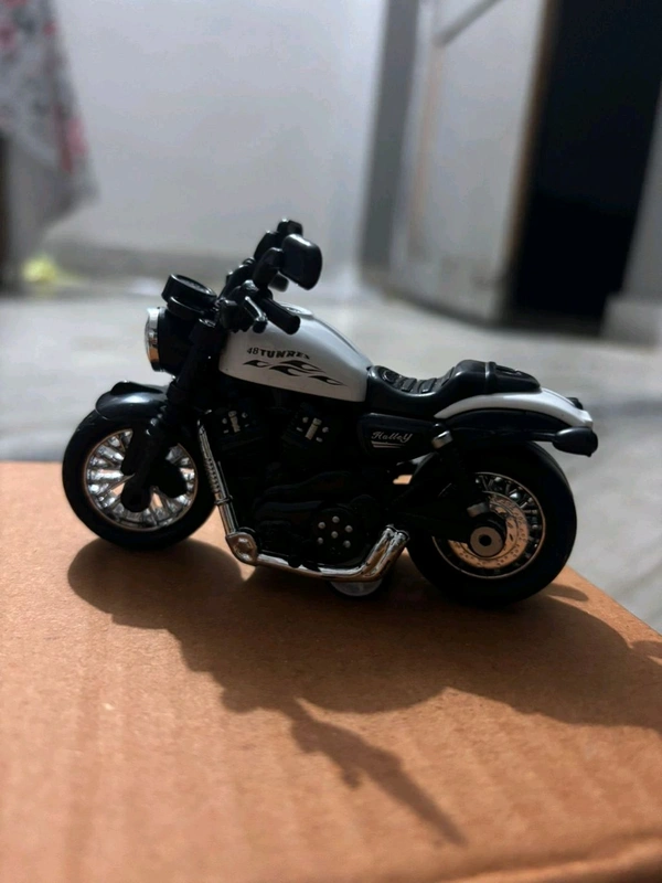 Classic Cruiser Bike – 48 Thunders Edition (Die-Cast Toy)