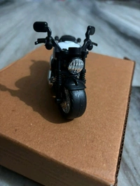 Classic Cruiser Bike – 48 Thunders Edition (Die-Cast Toy)