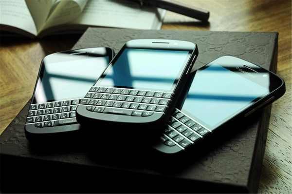 Blackberry Q10 Renewed - 16 GB, Black