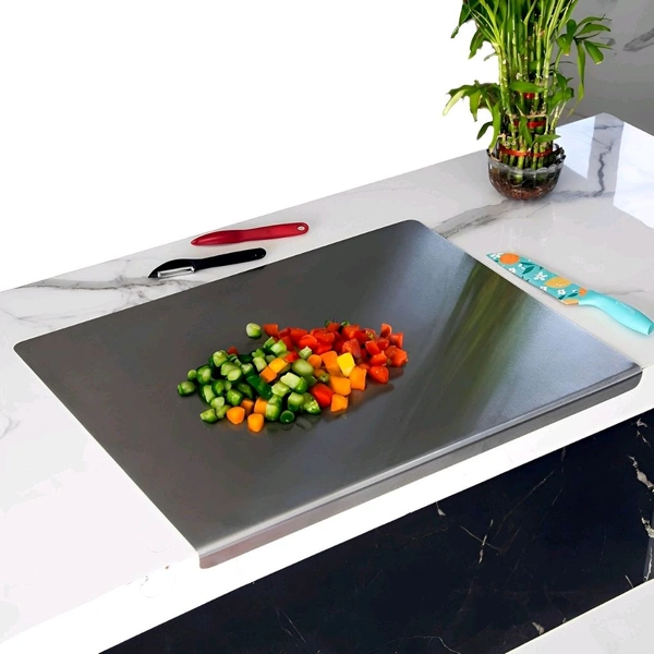 304 Stainless Steel Chopping Board with Lip - Non-Slip, Rust-Proof, Easy-to-Use Cutting Board for Vegetables, Meat, Fish, and Fruits (42 x 32 cm, Medium)