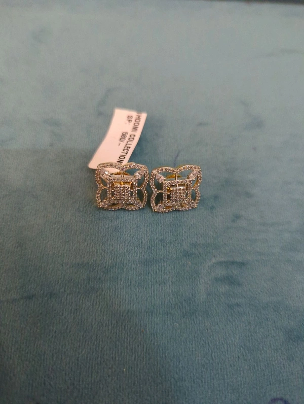 Diamond Copy Studs  - Vz