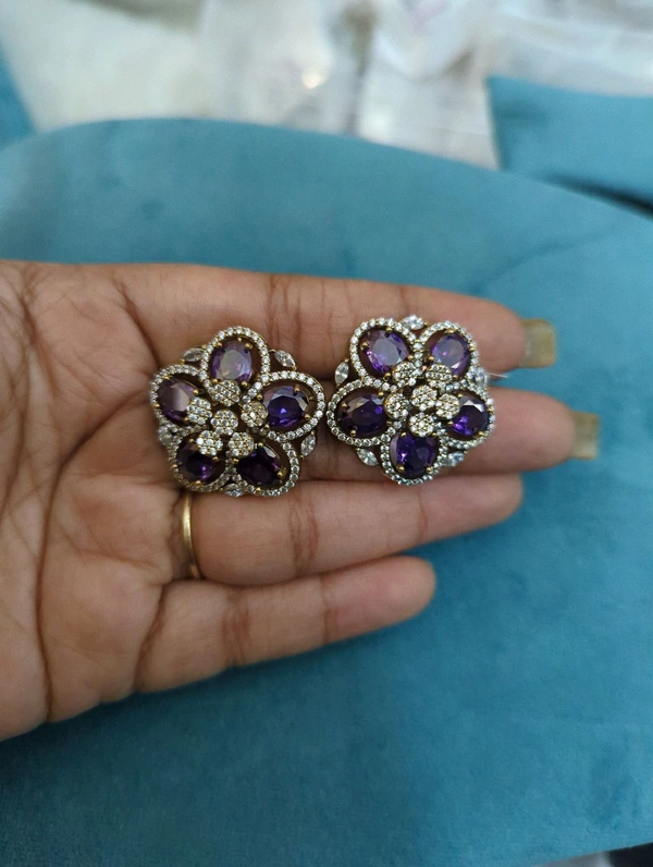 Designer Studs  - Vz, Electric Violet