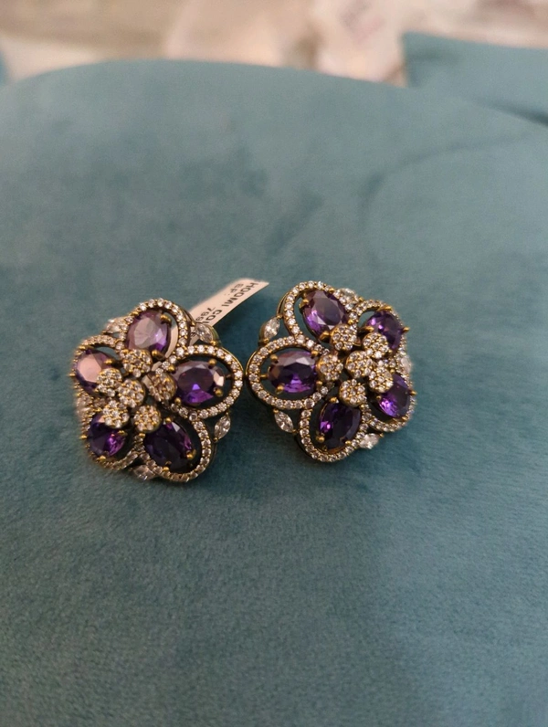 Designer Studs  - Vz, Electric Violet