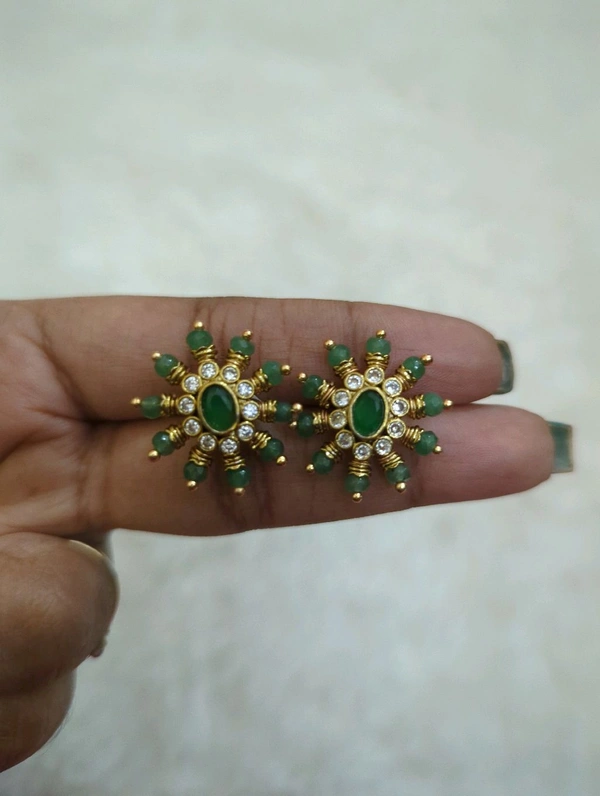 Ear Studs  - Vz, Green