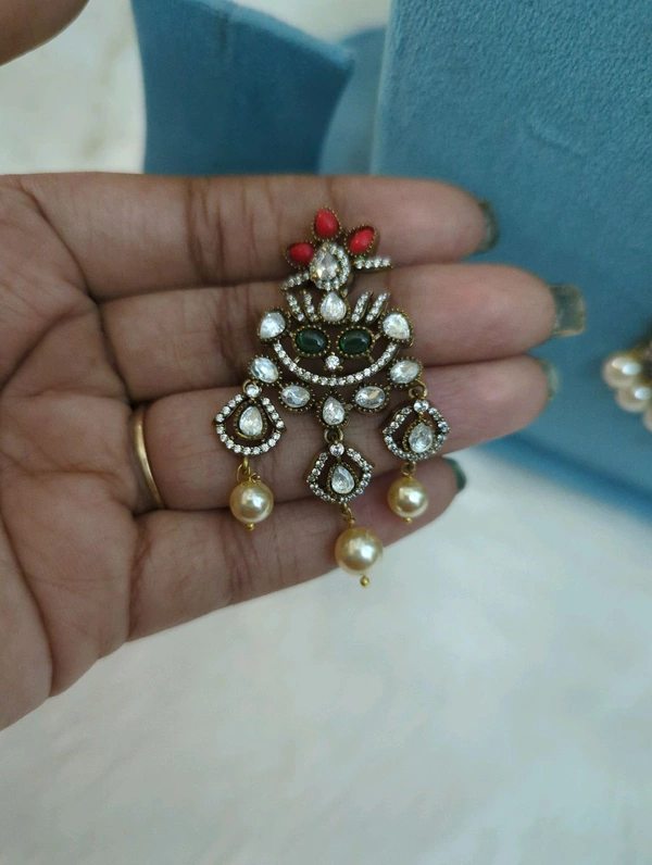 Swarovski Long Mala With Victory  - Vz