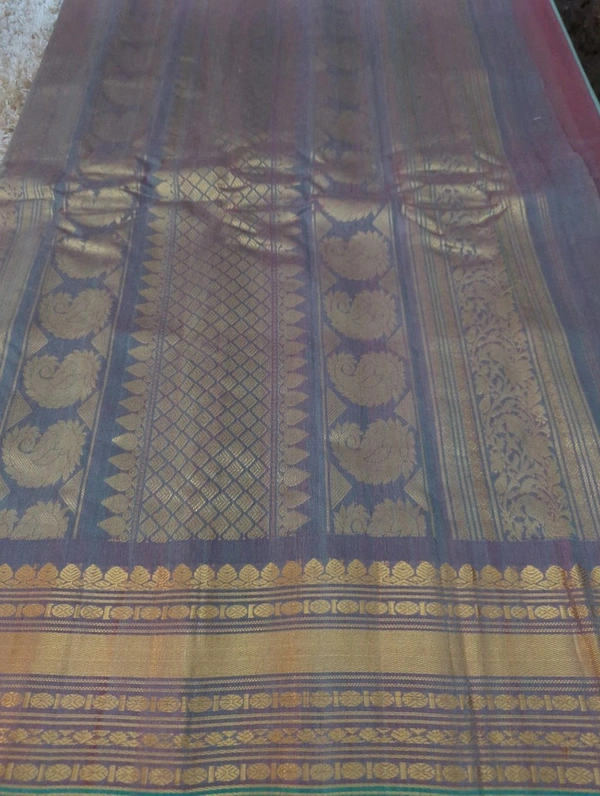 Pure Handloom Gadwal Pattu  - Jungle Mist