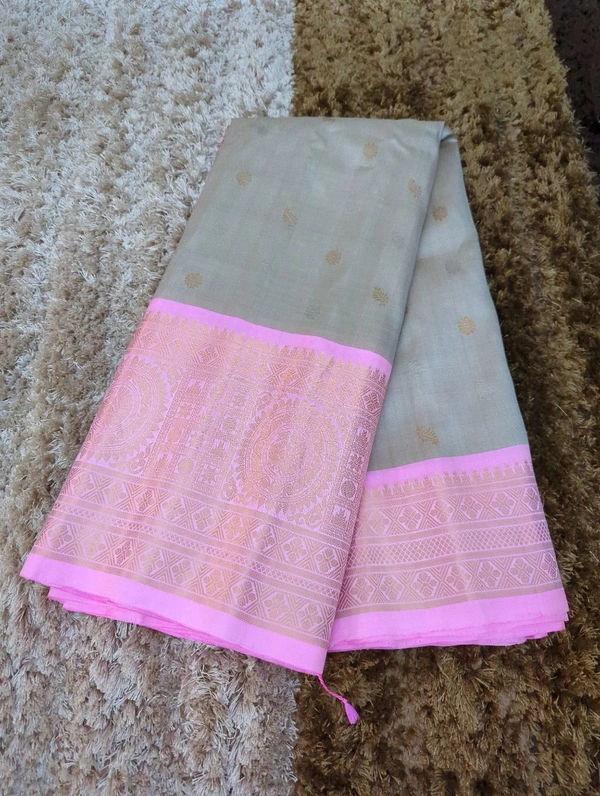 Pure Handloom Premium Gadwal Pattu With Kanchi Boards  - Silver