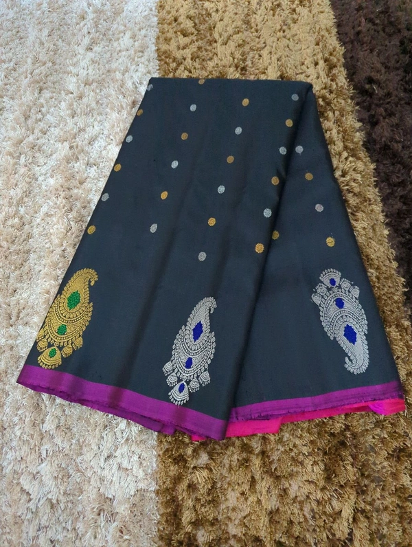 Pure Handloom Designer  Gadwal Pattu  - Black