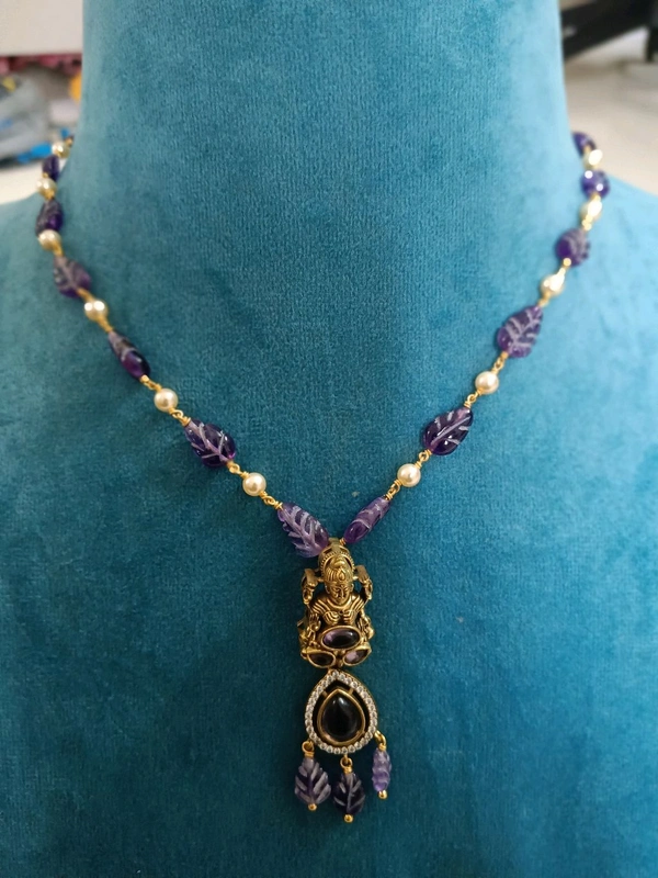 Monalisa Beads With Victorian Laxmi Pendant 