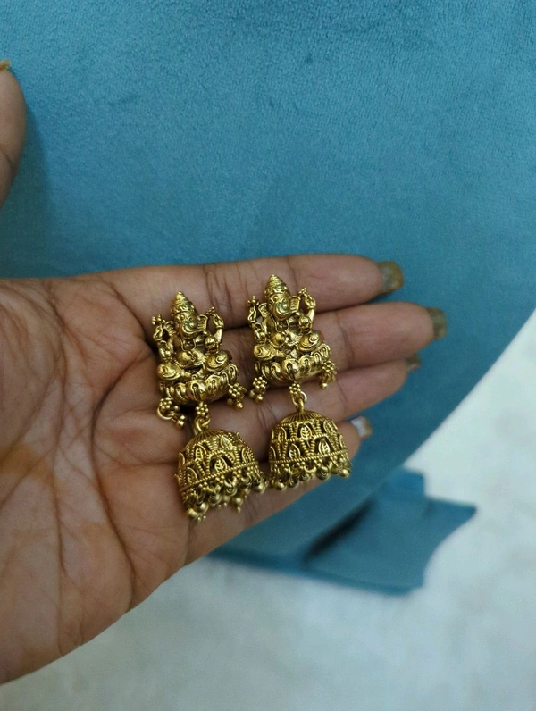 Ganesh Nakshi Jumkies