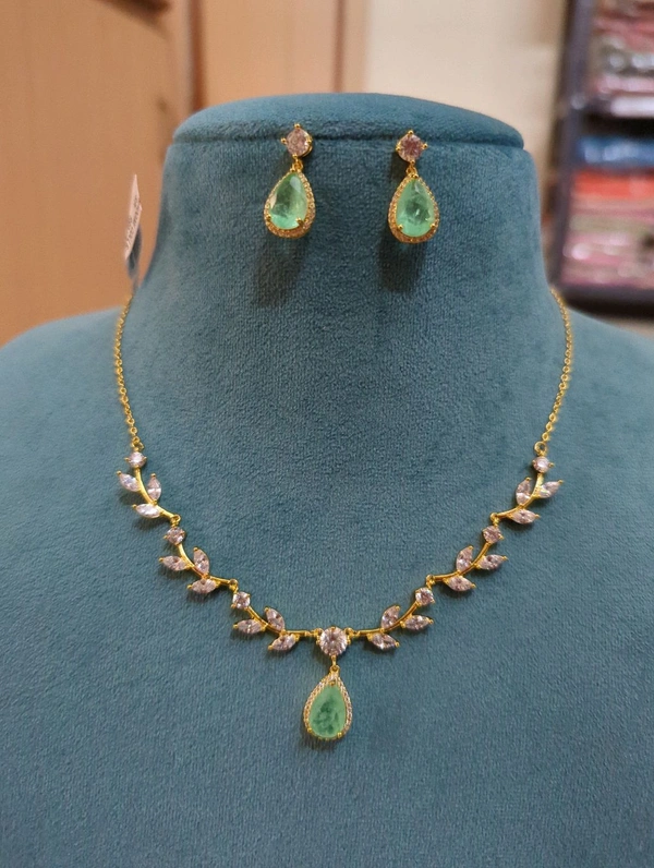 Simple Stylish Chain With Earring  - Jungle Mist