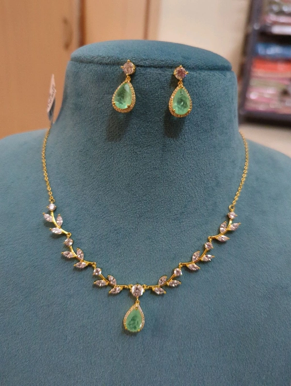 Simple Stylish Chain With Earring  - Jungle Mist