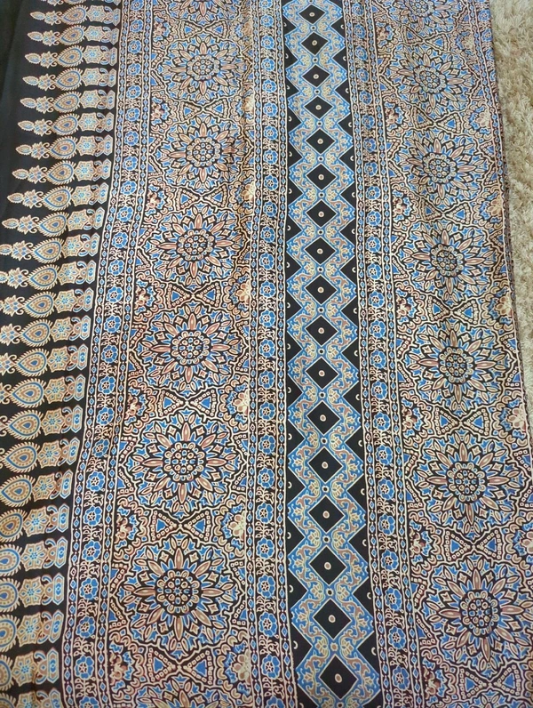 Model Silk Digital  - Maroon