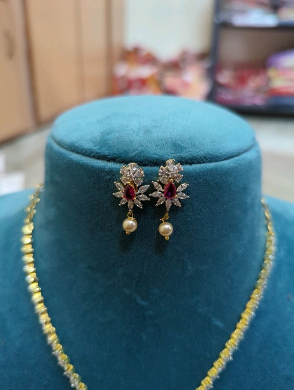 Diamond Copy Neck Set  - Vz, Red