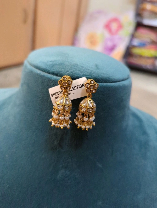 Small Jadua Kundan Buttalu  - Vz, White