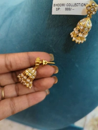 Small Jadua Kundan Buttalu  - Vz, White