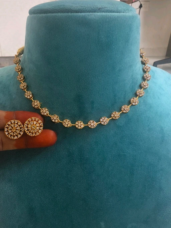 Cute Neckset With Studs - White