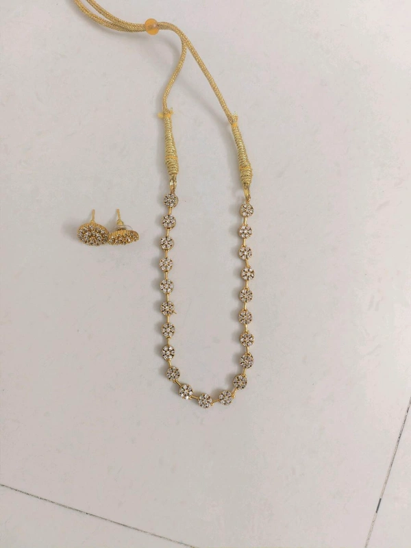 Cute Neckset With Studs - White