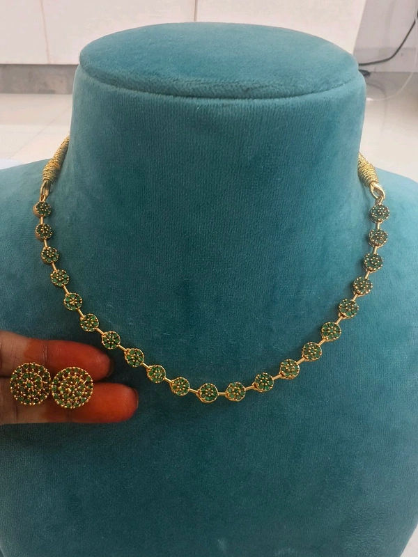 Cute Neckset With Studs - Green