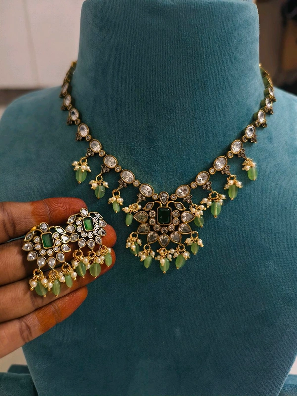 Victorian Neckset - Green