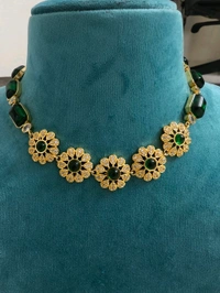 Stylish Choker - green