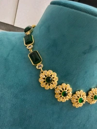 Stylish Choker - green