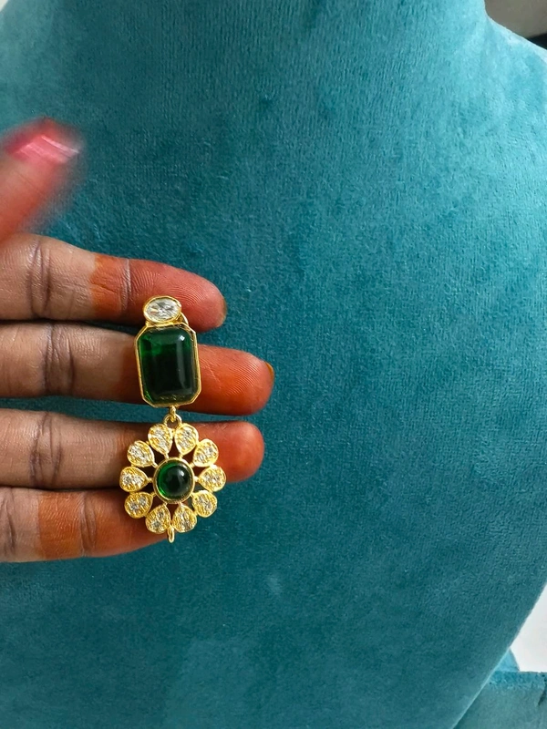 Stylish Choker - green