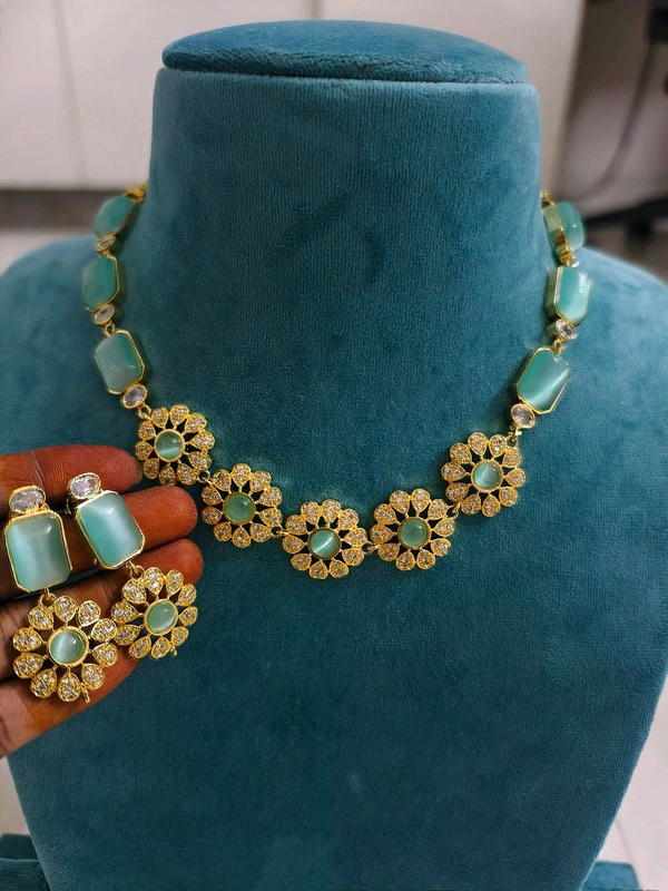 Stylish Choker - Snowy Mint