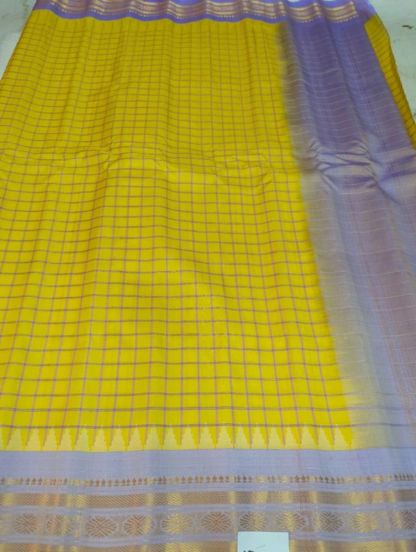 Pure Handloom Gadwal Pattu  - Gold