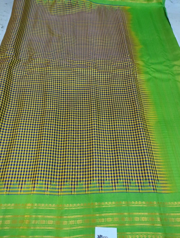 Pure Handloom Gadwal Pattu  - Green