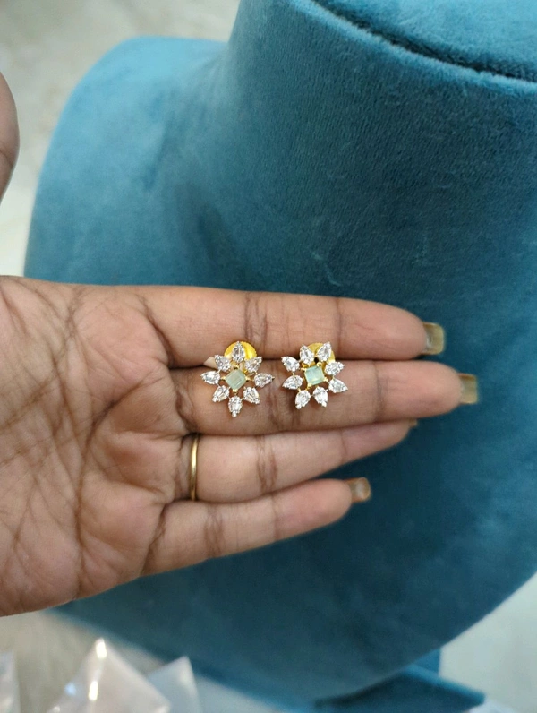 Diamond Copy Stud's  - Hd, Snowy Mint