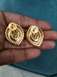 Designer Eye Shape Stud's  - Vz, voliyet