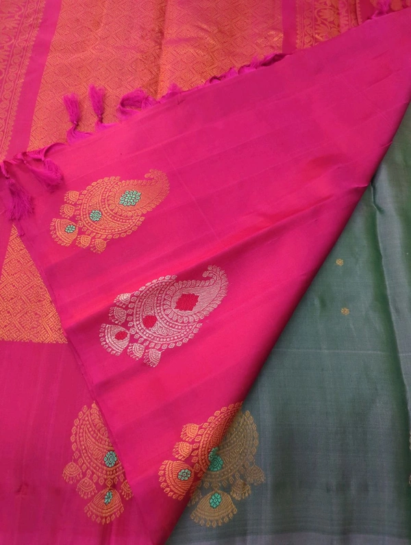 Pure Handloom Designer Gadwal Pattu  - green