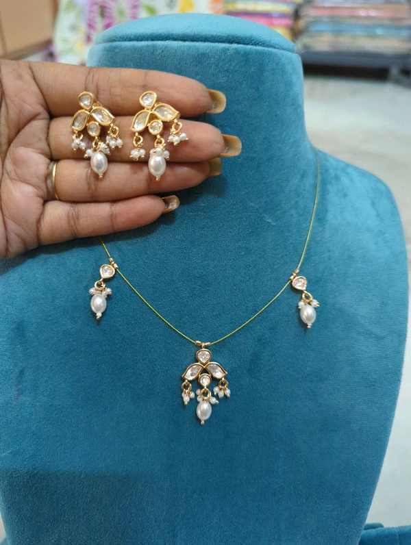 Invisible Chain With Kundan - Vz
