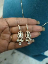 Kundan Pendent With Chain Rose Gold Polish  - Vz