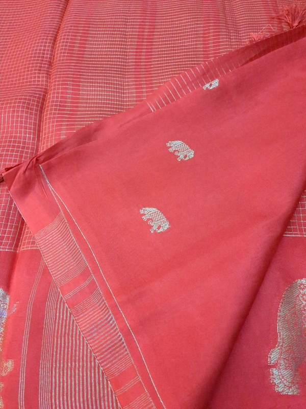 Kanchi Aarani Dola  - Red