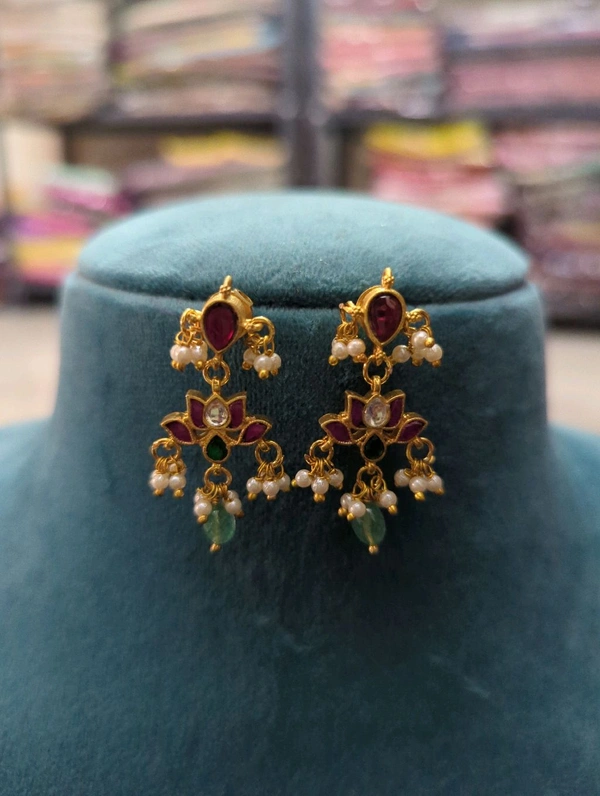 Beautiful Small Jadua Kundan Earrings - vz