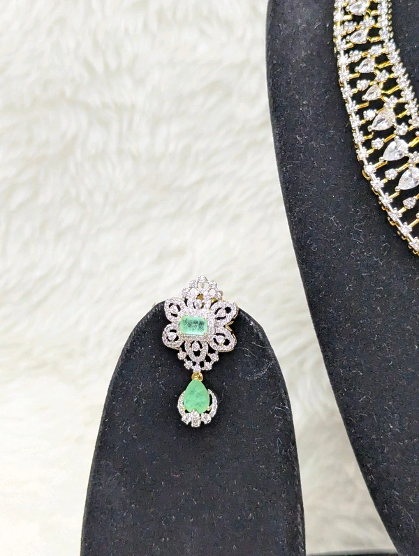Premium Diamond Copy Neck Set - Vz, Snowy Mint