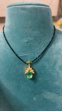 Simple Black Spinnels With Diamond Copy Pendant Set - Screamin' Green, Vz