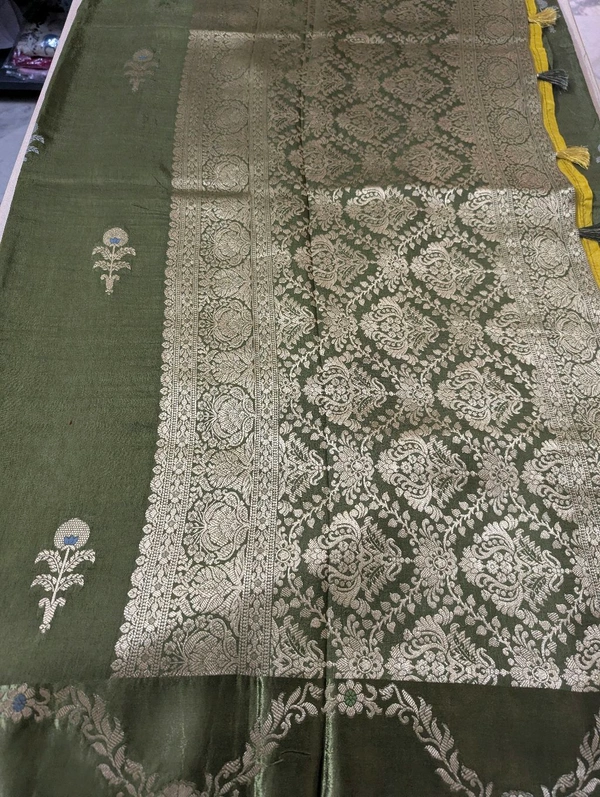 Pure Dola With Mushru Border  - Green