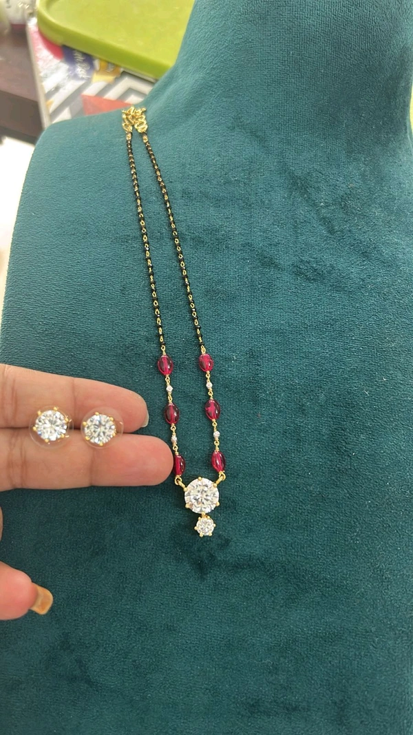 Gold Copy Designer Black Beads Set - Vz