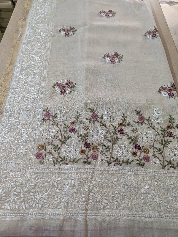 Designer Lenin With Embroidery  - Baja White 5, VZ