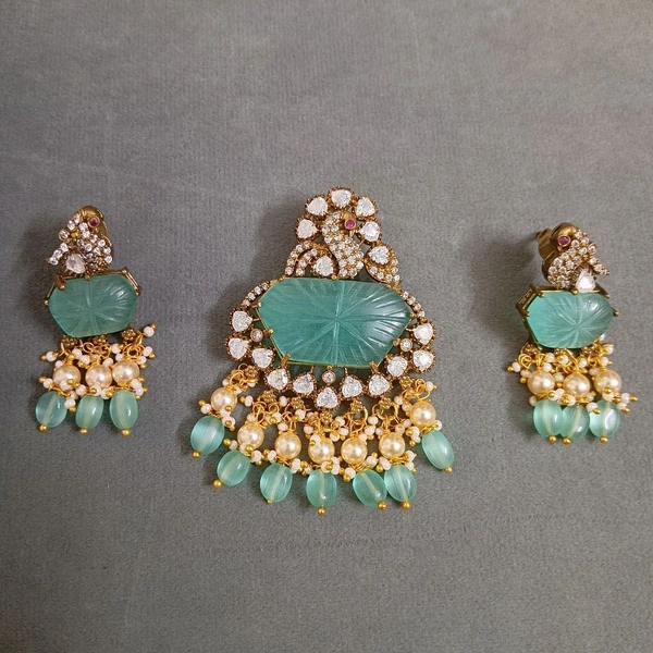 Victorian Pendant With Earrings  - show mint, HD