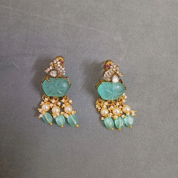 Victorian Pendant With Earrings  - show mint, HD