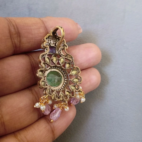 Victorian Pendant  - show mint