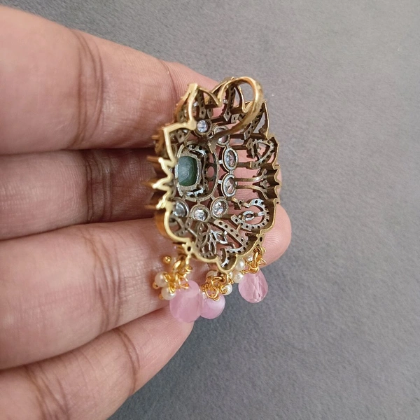 Victorian Pendant  - show mint